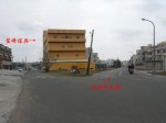 (2)路口有一棟橘黃色屋子（笙峰傢俱廣場）右轉載騎約600公尺即見阿東辦桌招牌